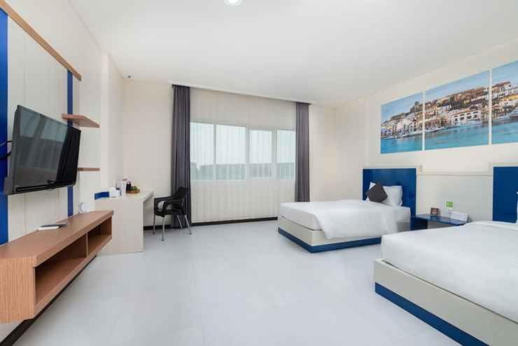 D'Carol Hotel Surabaya Exterior photo